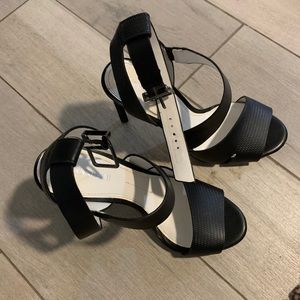 Gianni Bini black strap heels